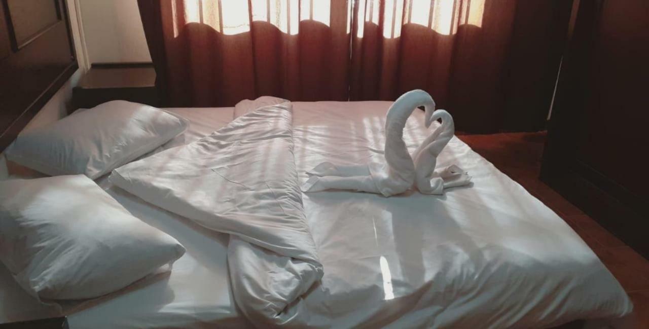 Al-Nujoom Hotel Suites 安曼 外观 照片